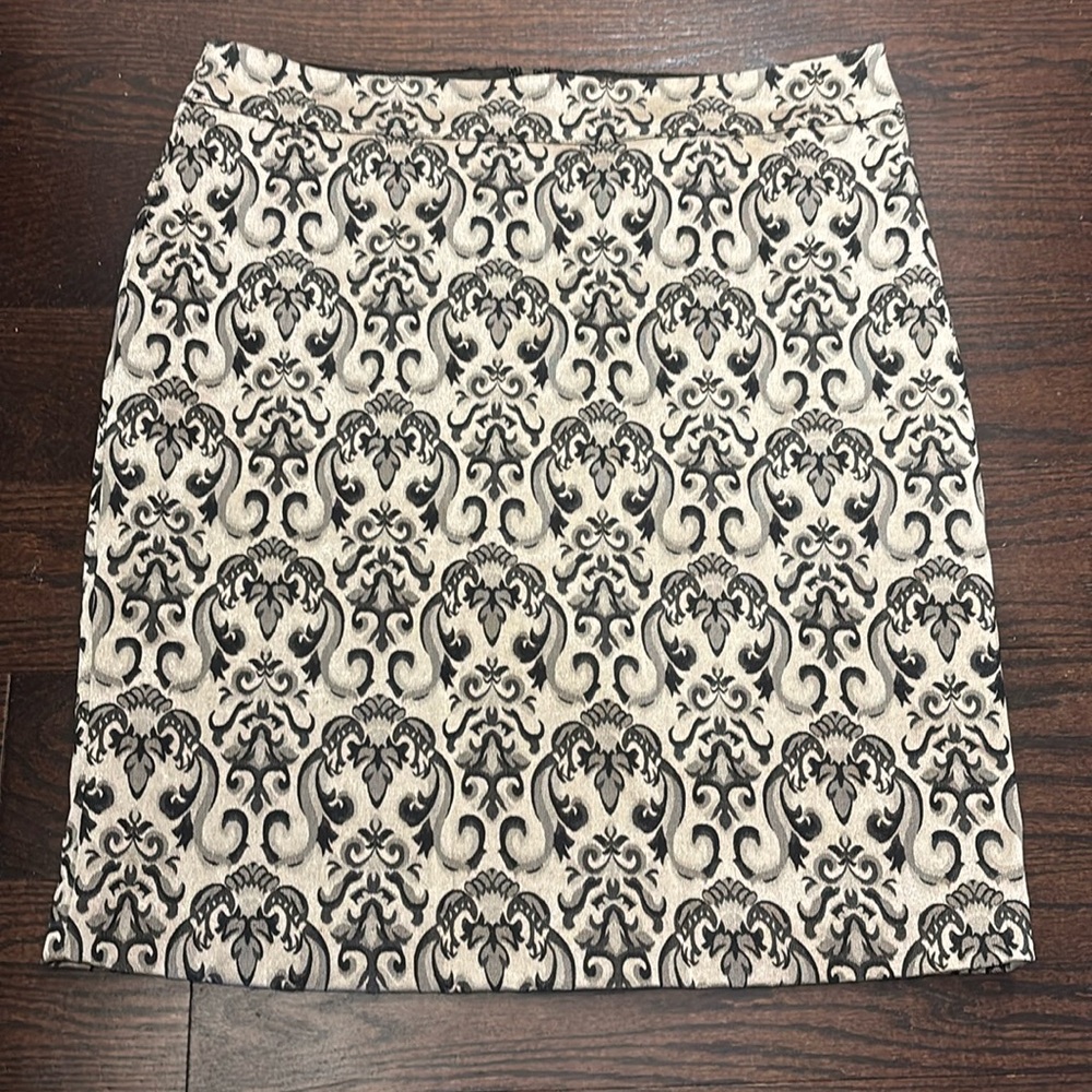 Jessica Gold and Black Skirt
